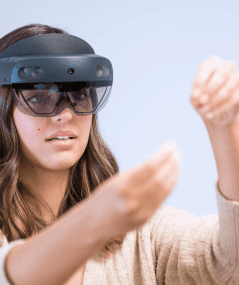 girl using hololens 2